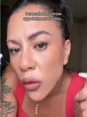 Micro pigments creating micro bladed looking brows in seconds! Holding those brows up high for hours! Water proof and sweat proof. Genuinely obsessed with this eye brow gel! @Thrive Causemetics #thrive #eyebrowsonfleek #eyebrowhack #eyebrowtutorial #eyebrows 