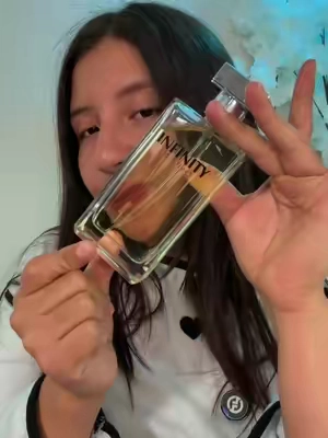 #perfumesparamujer #perfumesdemujer #womenperfume #cibermonday #blackfriday 