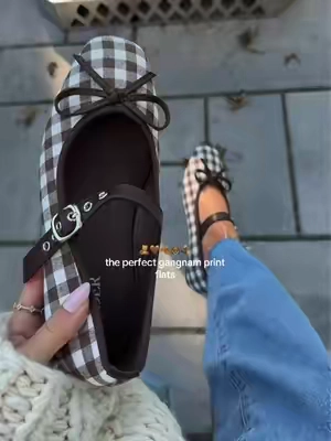 and so cute too, literally the perfect fall flats #balletflats #fallshoes #fallflats