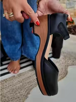 Replying to @Patty Y’all basically sold out the last pair, so I found the next best thing 👀🖤 These Clarks are SO similar, but that easy Velcro strap might actually make me like them even more. 🙌 #Clarks #ClarksShoes #QVC #FallShoes #qvcloyaltyprogram 