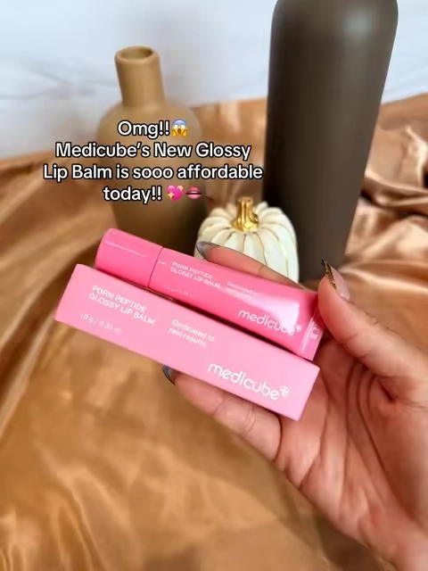 Get Glossy lips without that heavy, sticky feeling Medicube PDRN Peptide Glossy Lip Balm combines hydrating lip care with a juicy, high-shine finish for lips that look smooth, plump, and glassy. #Medicube #glossylipbalm #PDRNLipBalm #GlossyLips #lipgloss @medicube US Store 