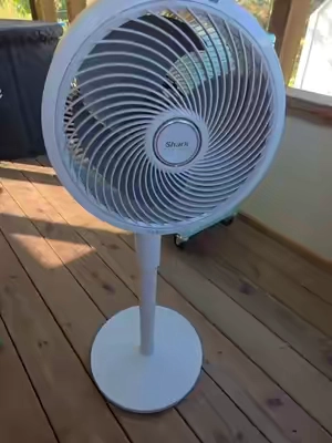 This thing moves a LOT of air! Being wireless makes it so convenient to use just about anywhere, and I love that it converts to a tabletop fan. #portablefan #shark #outdoorliving #outdoorfan #tiktokshop 