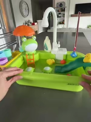 This is the kind of toy kids can play with forever! 🐸🦆💦 It has real running water, dishes, vegetables, and the cutest little frogs and duckies that slide down the ramp. #KidsToys #WaterPlay #ToddlerToys #PretendPlay #ChristmasGifts
