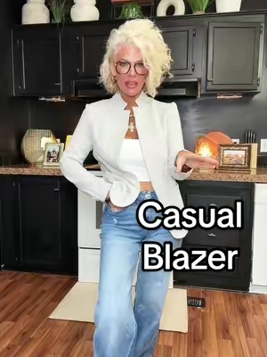 @Fisoew Clothing Co. classy blazer is soooo good. It literally gels like a sweatshirt. I love it