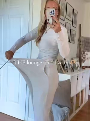 My all time favorite lounge set 🫶🏼 @AUTOMET feeling under the weather today and this is the one I grabbed first! #loungeset #loungewear #TikTokShopFallDealsForYou 
