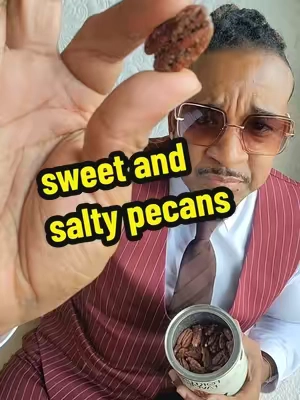 delicious sweet and salty pecan that I refuse to share!! 😁 #pecans #sweetandsaltypecans #bestpecans #candiedpecans 