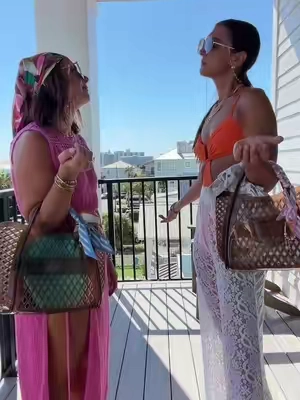 😂😂@Cushionaire the perfect jelly tote!! @gina walt #tote #beachbag #jellytote #bag 