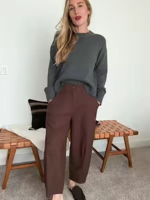 I’m 5’9”-140 wearing the medium. #trousers #linenpants #workpants #barrelpants #cottonpants 