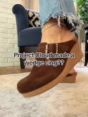 Project Cloud is making us short girls happy with a wedge clog now! 🙌🏼 @Project Cloud #wedgeclogs #clogsforwomen #fallstyleinspo #affordablefashion #projectcloud 