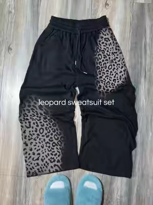 two piece set so fire @FDR #baggysweats #cheetahprint 