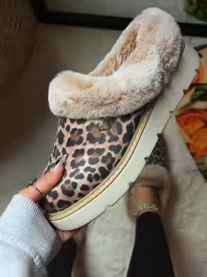 #sketchers #fuzzyslippers 