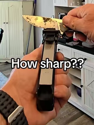 How sharp can you get it?? #knife #knifesharpening #pocketknife #sharpener 