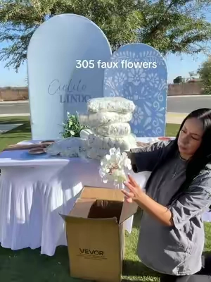 Faux flowers are a must for any event #fauxflowers #flowers #centerpiece #eventplanner #partyplanner 