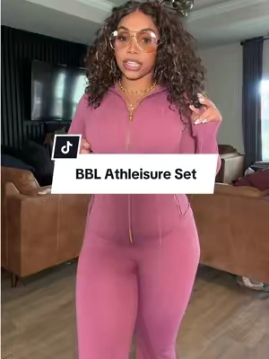 Women’s Athleisure Set #athleisurewear #twopiecesets #twopieceoutfit #errandsoutfit #2pieceset 