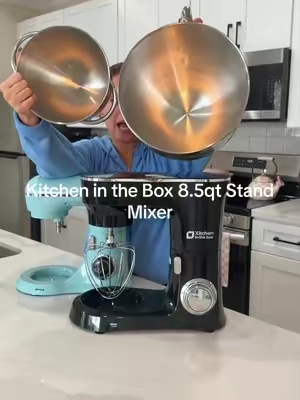 I have lots of baking coming up this season, so I'll take the bigggggg one #standmixer #kitcheninthebox #kitchenmusthaves 