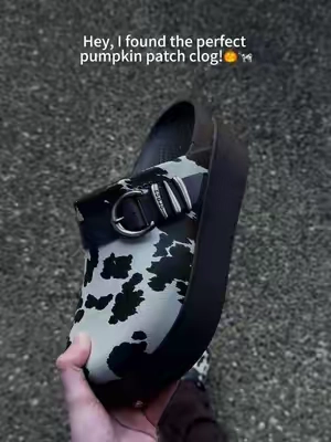 📣📣📣Animal print lovers, you NEED these! #Crocs #weekendflashdeal #fyp #animalprint #autumnslipper 