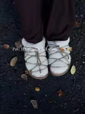 🍂🍁☕️POV: It’s already fall season. #Crocs #weekendflashdeal #fyp #autumnshoes 