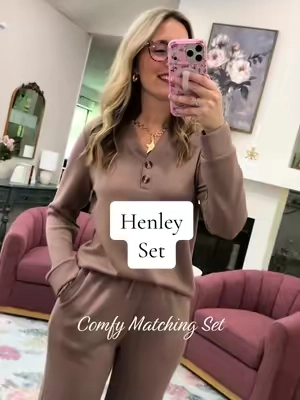 The perfect travel outfit!! This matching set is so comfortable, it’s perfect to travel in, go out in, or just lounge in. I’m 5’7” 140 in a medium. It’s true to size. @WIHOLL FASHION 