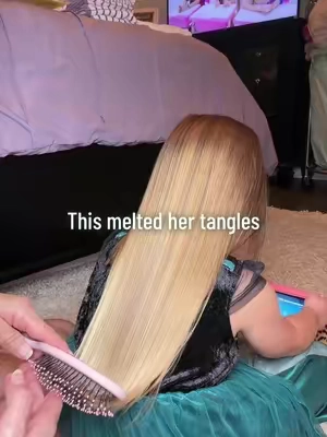 Tangles out + serious shine  #smoothingserum #detangling #deephydration #shinyhair #hairtok 