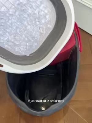 ONLY for red O-cedar bucket#CleanTok #scrubbing #ocedarmop #cleaninghacks