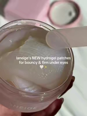 omggg the glitter <3 laneige bouncy firm hydrogel eye patches dark circles puffy tired eyes tiktok shop #tiktokshopcreatorpicks #tiktokshopstockup #FallDealsForYou #eyepatches #laneige laneige best bouncy firming eye treatment hydrogel patches under eye bags anti aging mature skin glass skin maehni 