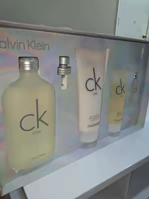 Aprovecha esta oferta #perfumeset #perfumetok #perfumes #perfumetiktok #tiktokshopstockup 