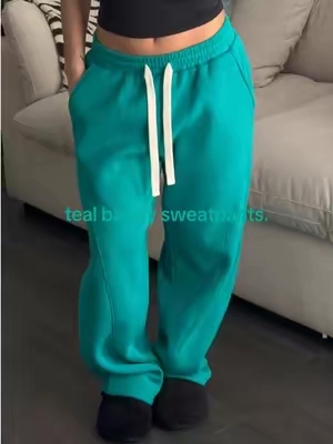 these teal baggy sweatpants are everythinggg! went 1 size up to a M for a baggier fit 

#baggysweatpants #sweatpants 
