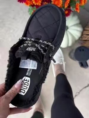 Hey dude slippers that look and feel like a cozy puffer jacket 🖤☁️ #heydude #heydudeslippers #heydudenewarrivals #heydudenewarrivalscampaign 