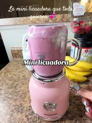 Máquina de batidos compacta Homeleader, licuadora de 6 cuchillas afiladas para batidos y uso personal, frasco de viaje de plástico de 21 oz (600 ml) con tapas, mezclador de jugo de electrodomésticos de cocina rosa #minilicuadora #tiktokshopblackfridaysale #tiktokshopcreatorpicks #blackfriday 