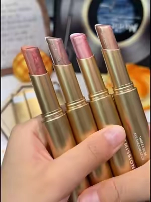 I stopped struggling with eyeshadow colors… this makes it so easy ✨  #EyeshadowStick  #CreamEyeshadow  #EyeShadowLook  #SoftGlam  #NaturalMakeup  