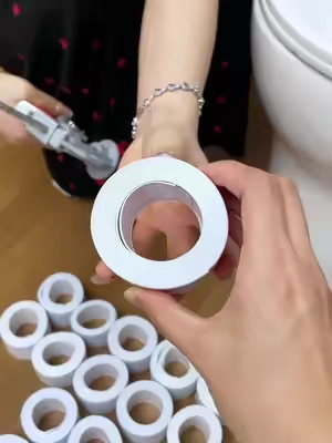 "'¡Imprescindibleparalosquevivende alquiler!Pegaestoyadiósalosbordes sucios,todocomonuevo✨ #caulktape#edgetape#diydecor #sealanttape#tiktokshopstockup
