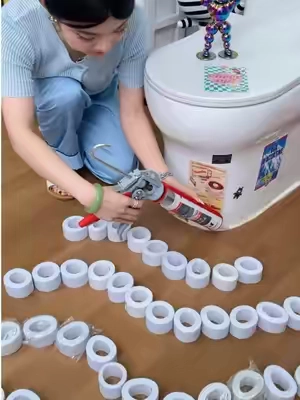 ''''Imprescindibleparalosquevivende alquiler!Pegaestoyadiósalosbordes sucios,todocomonuevo✨ #caulktape#edgetape#diydecor #sealanttape#tiktokshopstockup”