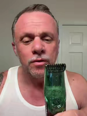 Razor with a vacuum. #razor #electricrazor #manscaped #tiktokshoprestock 