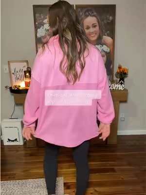 LEGGING GIRLS. A top you will live in! It’s oversized and good to layer into fall & winter. Im in a large and 5’6 #leggingsoutfit #oversizedshirt #oversizedtop #casualoutfits #momstyle 