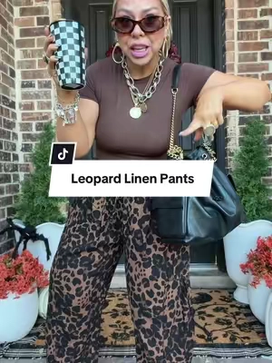 For the days you just dont wanna put jeans on 👏🏼these are roomy, comfy and still make the outfit look so good.. & they’re leopard🐆 @UEU  #leopardpants #widelegpants #tiktokshopstockup #sohochic #falloutfits 
