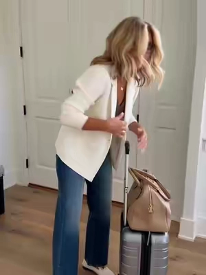The ultimate coatigan for that boss babe energy! ✨ Looks so high-end but feels like a cozy sweater. Run before it sells out! #TikTokshopbacktoschool #workwear #knitblazer #bossbabe #tiktokmademebuyit 