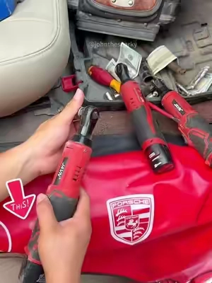 Es la llave de carraca más útil que he comprado jamás. #electricratchetwrench #electricwrench #tiktokshop #DIY #tool 