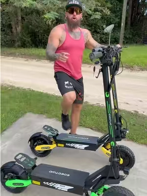 This is the difference between the famous GT06 e-scooter and the GT06 Plus e-scooter. They are both amazing rides! #escooter #scooterlife #ebike #emoto #motorcycle 