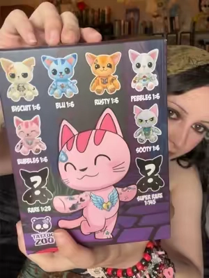 This is such a cute blind box ☺️🖤 @Tattoo Zoo  #catblindbox #blindbox #collectibles #bagcharm #pursecharm 