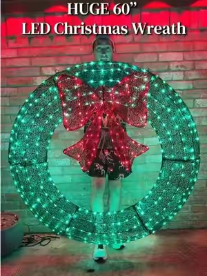 This is bigger than my wife 🤣🎄🪩#christmaswreaths #wreaths #wreathsfordoor #christmasdecor #christmaslights @VINGLI.US 