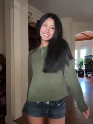 OBSESSED WITH THIS GREEN #OOTD #outfitinspo #fall #schooloutfits #tops 