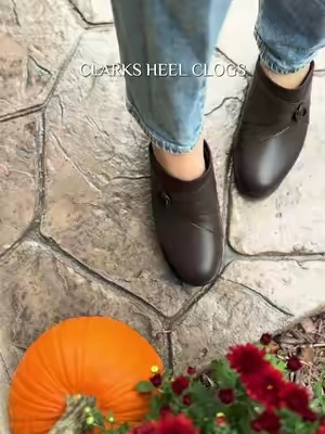 The kind of fall shoe you’ll wear with EVERYTHING 🤎🍂 These Clarks leather heeled clogs give you that elevated fall look while still being comfortable enough for everyday wear. Style them casually with jeans and an oversized sweater, or dress them up with trousers, skirts and dresses. Easy to slip on, timeless leather + the perfect little heel for fall. #Clarks #LeatherClogs #HeeledClogs #FallShoes #FallFashion 