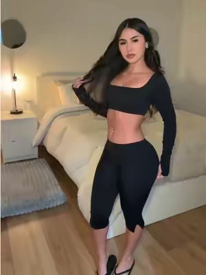 it’s the low-rise capris for me 🤭🫰🏼 
