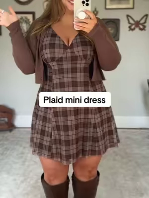 Legit couldn’t be any cuter 🍂 #plaiddress #falldress #falloutfits #plussizefashion #minidress 