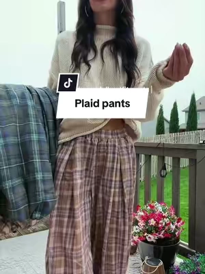 Plaid balloon pants are officially entering the fall outfit rotation 🤎 such a fun alternative to jeans and so easy to style. #balloonpants #plaidpants #falloutfit #womensfashion