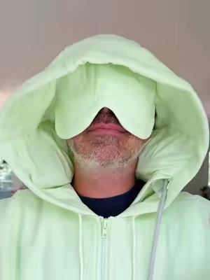 Comfrt inflatable travel hoodie .  ##tiktokshopholidayhaul      ##tiktokshopblackfriday        ##blackfriday       ##comfrt      