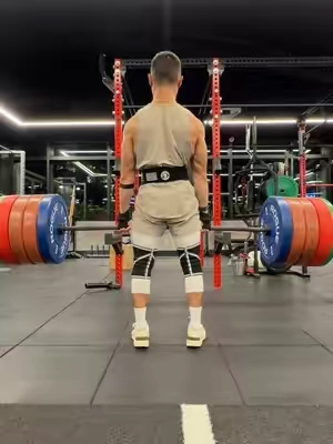 Protect your knees and lift heavier with the 7MM gymreapers knee sleeves @Gymreapers #gymreapers #kneesleeves 