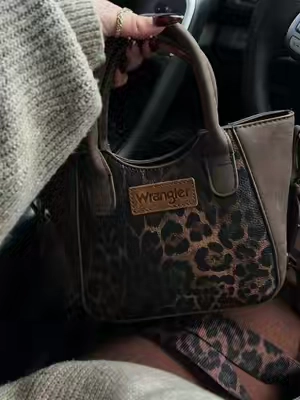 #wrangler #wranglerpurse #leopardprint #shoulderbag #purse 