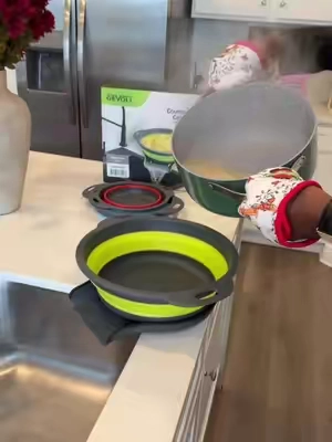 Now washing fruit and vegetables and rinsing produce and draining pasta are all made simpler with these compact kitchen strainers #SpaceSavingKitchen #KitchenMustHave #tiktokshopstockupyou #tiktokshopfalldealsforyou 