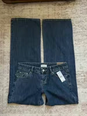 The wash is beautiful! Pacsun jeans never disappoints 🍂🧸🧦 Sammy ultimate Lowrise are a must for fall #pacsunjeans #falloutfits #2000s #lowrisebaggyjeans #chicaesthetic downtowngirl gilmore girls pacsun jeans dark wash jeans TikTok shop Black Friday clean girl Elena Gilbert bell swan Jeans @pacsun 
